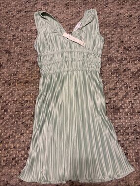 She + Sky Mint Green Pleated V-Neck Midi Dress